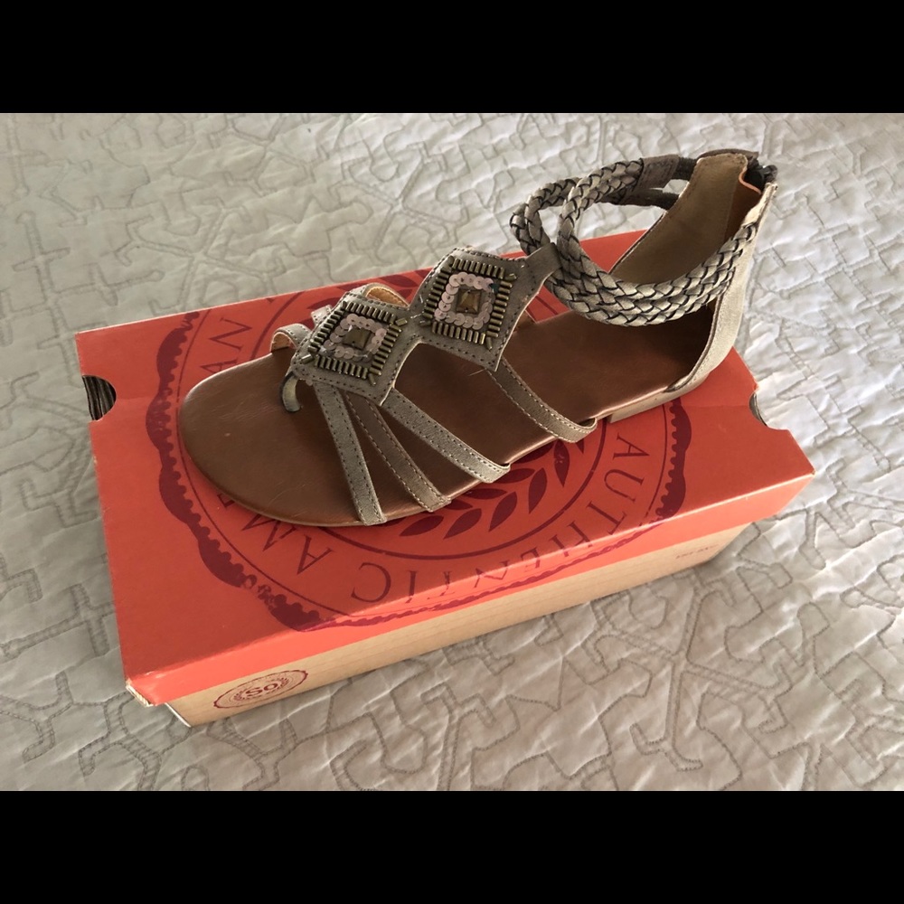 Size 8 SO Sandals!